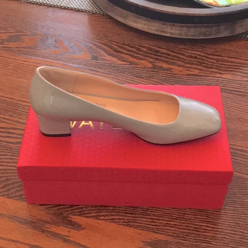Wayderns square toe slip on patent chunky low heel pumps, Grey sz 8, never worn